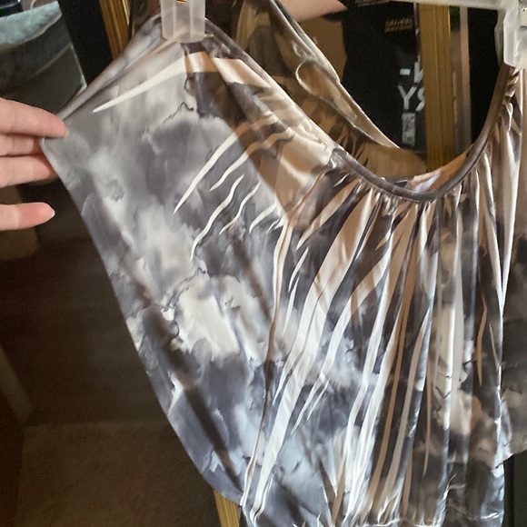 Black white and gray blouse - Picture 1 of 5